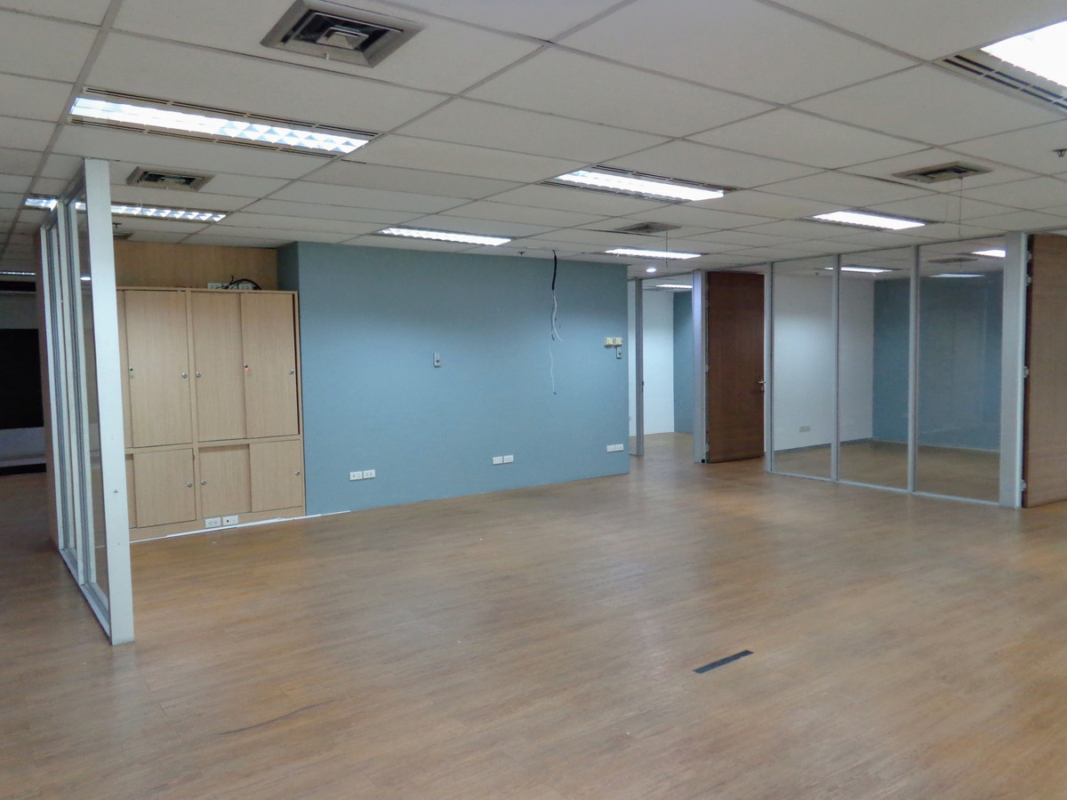 For RentOfficeRatchathewi,Phayathai : For RENT Office Space KSL Tower 203sqm 18Fl Near BTS Phaya Thai Airport Rail Link Phaya Thai
