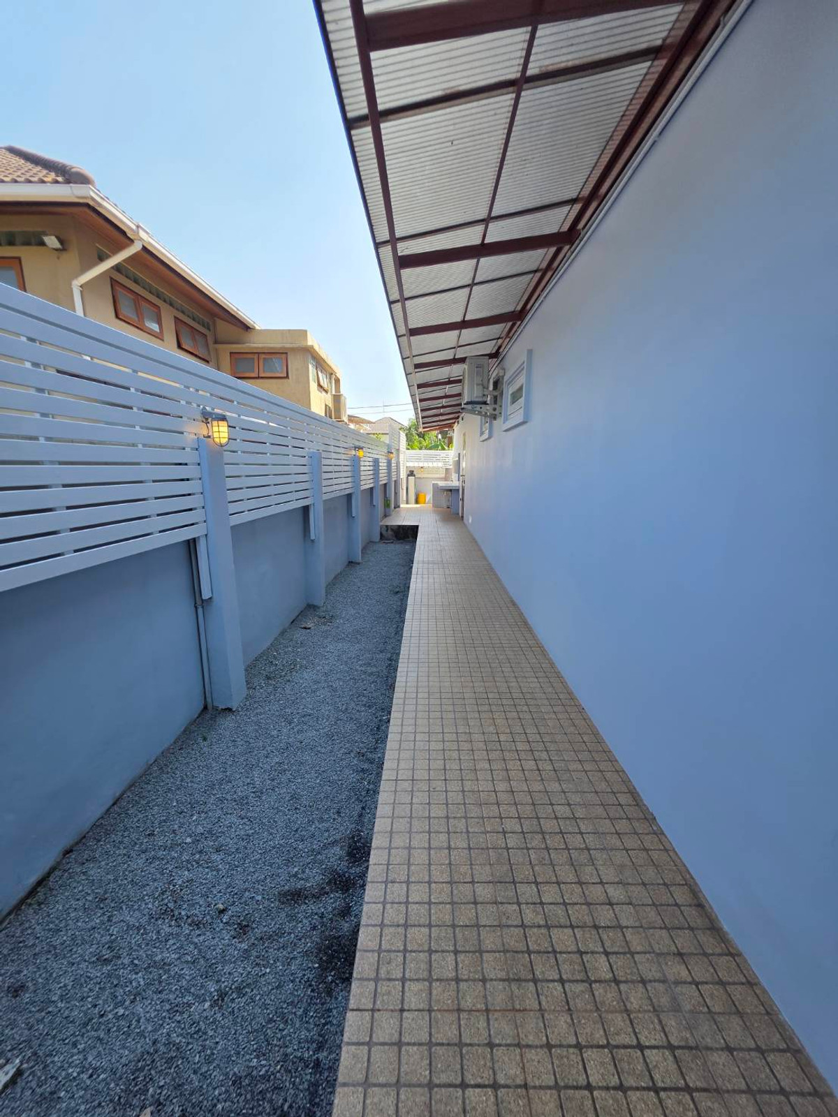 HousePattanakan, Srinakarin : Panya Village Pattanakarn 30: 195.7sqwah 600+sqm. 6bed 4bath Sell: 75,000,000 Rent: 250,000/mth. Am: 0656199198