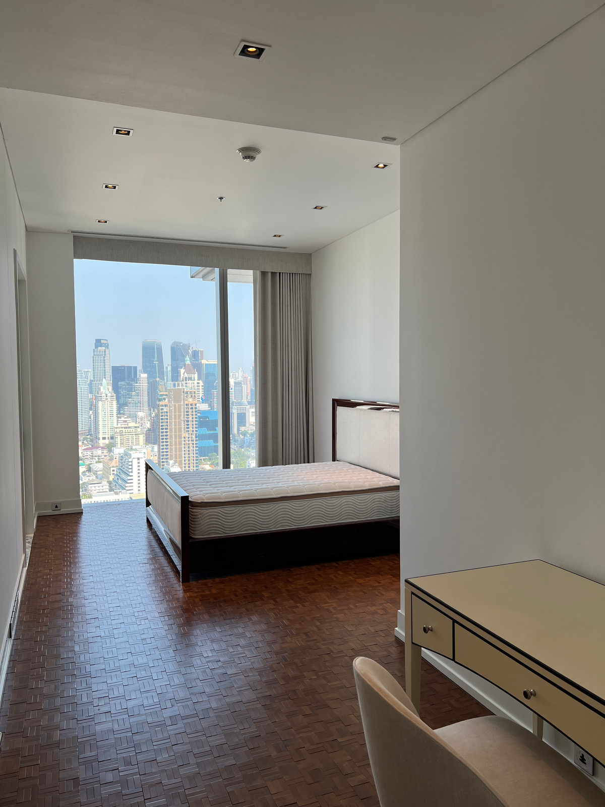 คอนโดสาทร นราธิวาส : 🚨🔥 ขายด่วน | Ritz-Carlton Residences | ห้องมุม 2 นอน | 204 ตร.ม. | ชั้น 34 | 65 ล้าน ALL-IN ⚡ ไม่มีค่าโอน ⚡ ไม่มีภาษี ⚡ ไม่มีค่าใช้จ่ายเพิ่ม | ~320K/ตร.ม. เทียบตลาด 440K/ตร.ม. 💰 ต่ำกว่าตลาด 30% 🏙️