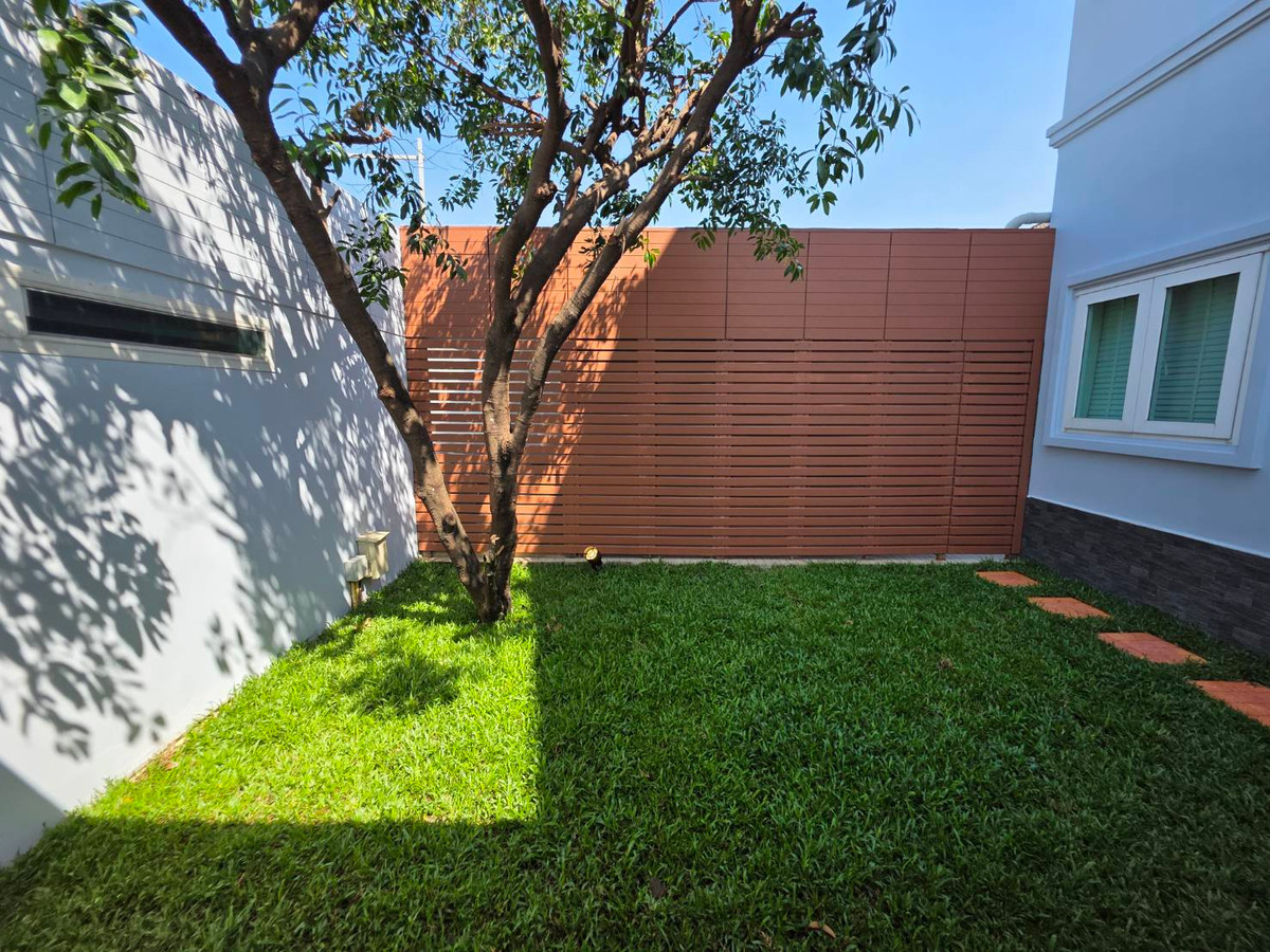 HousePattanakan, Srinakarin : Panya Village Pattanakarn 30: 195.7sqwah 600+sqm. 6bed 4bath Sell: 75,000,000 Rent: 250,000/mth. Am: 0656199198