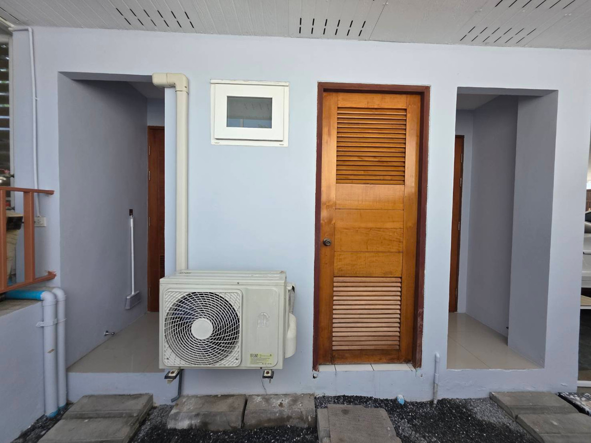 HousePattanakan, Srinakarin : Panya Village Pattanakarn 30: 195.7sqwah 600+sqm. 6bed 4bath Sell: 75,000,000 Rent: 250,000/mth. Am: 0656199198