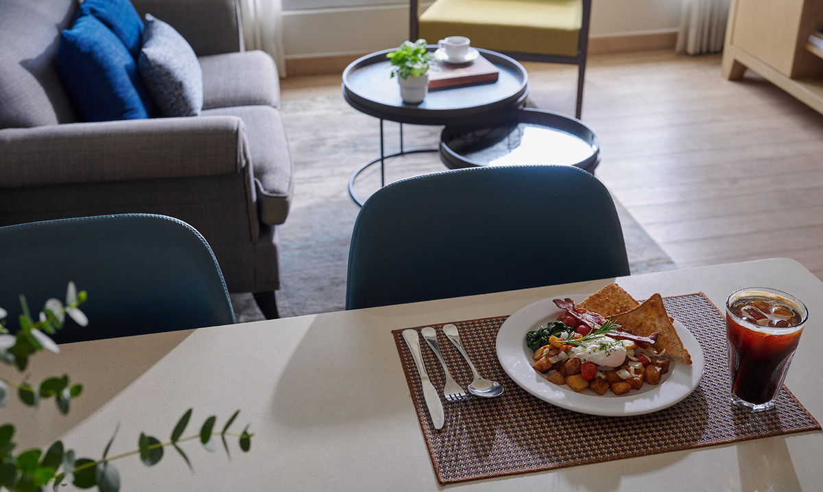 For RentSukhumvit, Asoke, Thonglor : Service apartment for rent, Shama Lakeview Asoke, two bedrooms, near BTS and MRT Asoke.