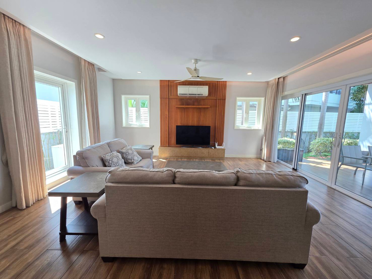 HousePattanakan, Srinakarin : Panya Village Pattanakarn 30: 195.7sqwah 600+sqm. 6bed 4bath Sell: 75,000,000 Rent: 250,000/mth. Am: 0656199198