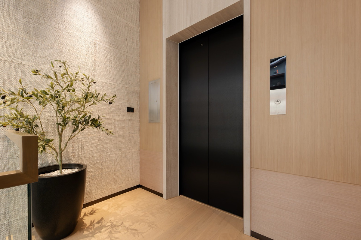 For SaleHouseAri,Anusaowaree : 🔥Last house in the project🔥 Sample house, decorated and ready to move in, size 550 Sq.m, 5 bedrooms, 4 bathrooms, special price 95 million baht, make an appointment to view the project 086-795-9997 (Jimmy)