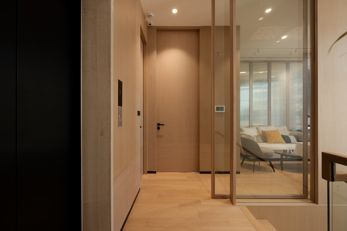 For SaleHouseAri,Anusaowaree : 🔥Last house in the project🔥 Sample house, decorated and ready to move in, size 550 Sq.m, 5 bedrooms, 4 bathrooms, special price 95 million baht, make an appointment to view the project 086-795-9997 (Jimmy)