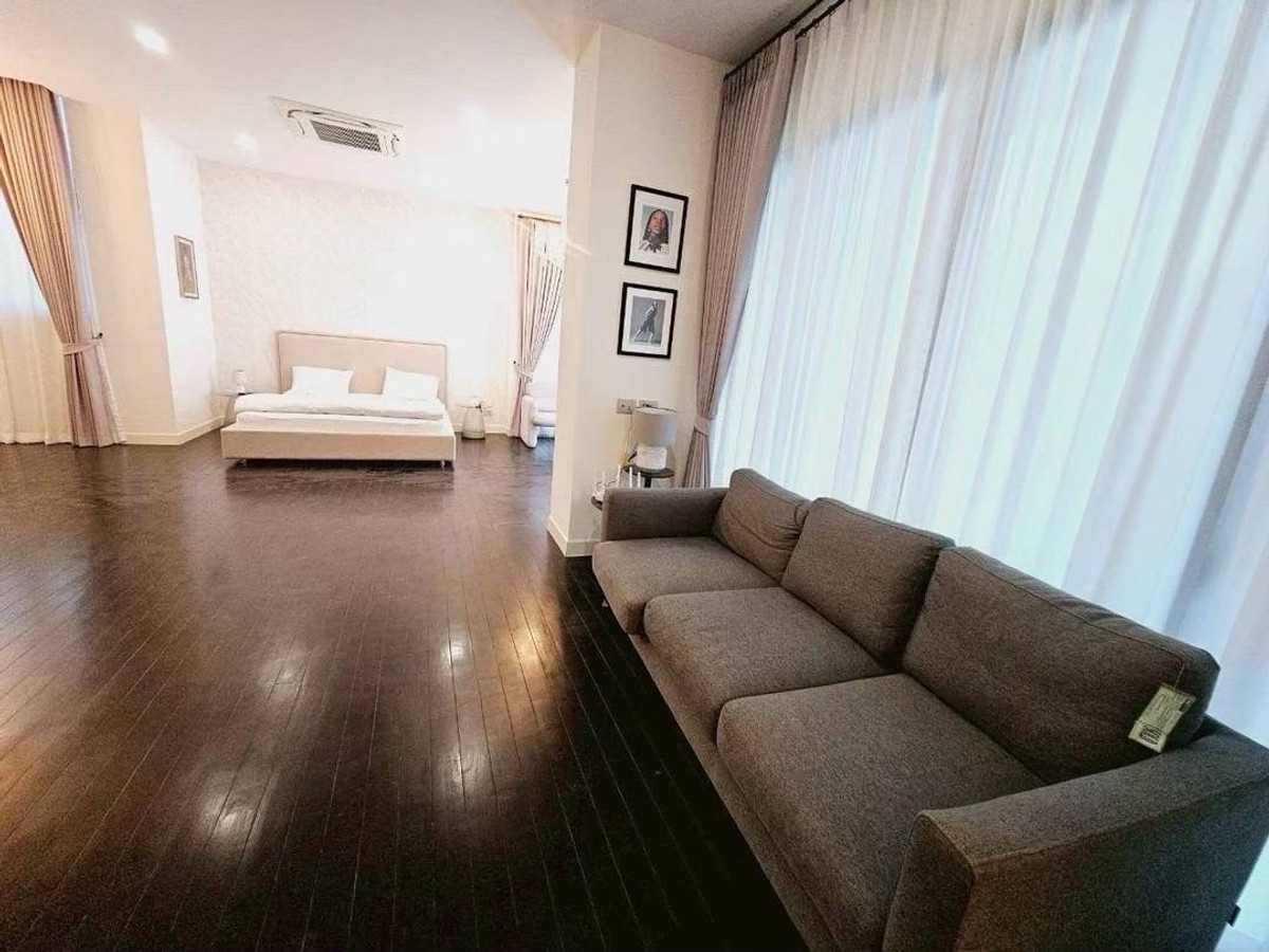 For RentHouseYothinpattana,CDC : Luxury three-storey pool villa with a private lift, fully furnished and ready to move in