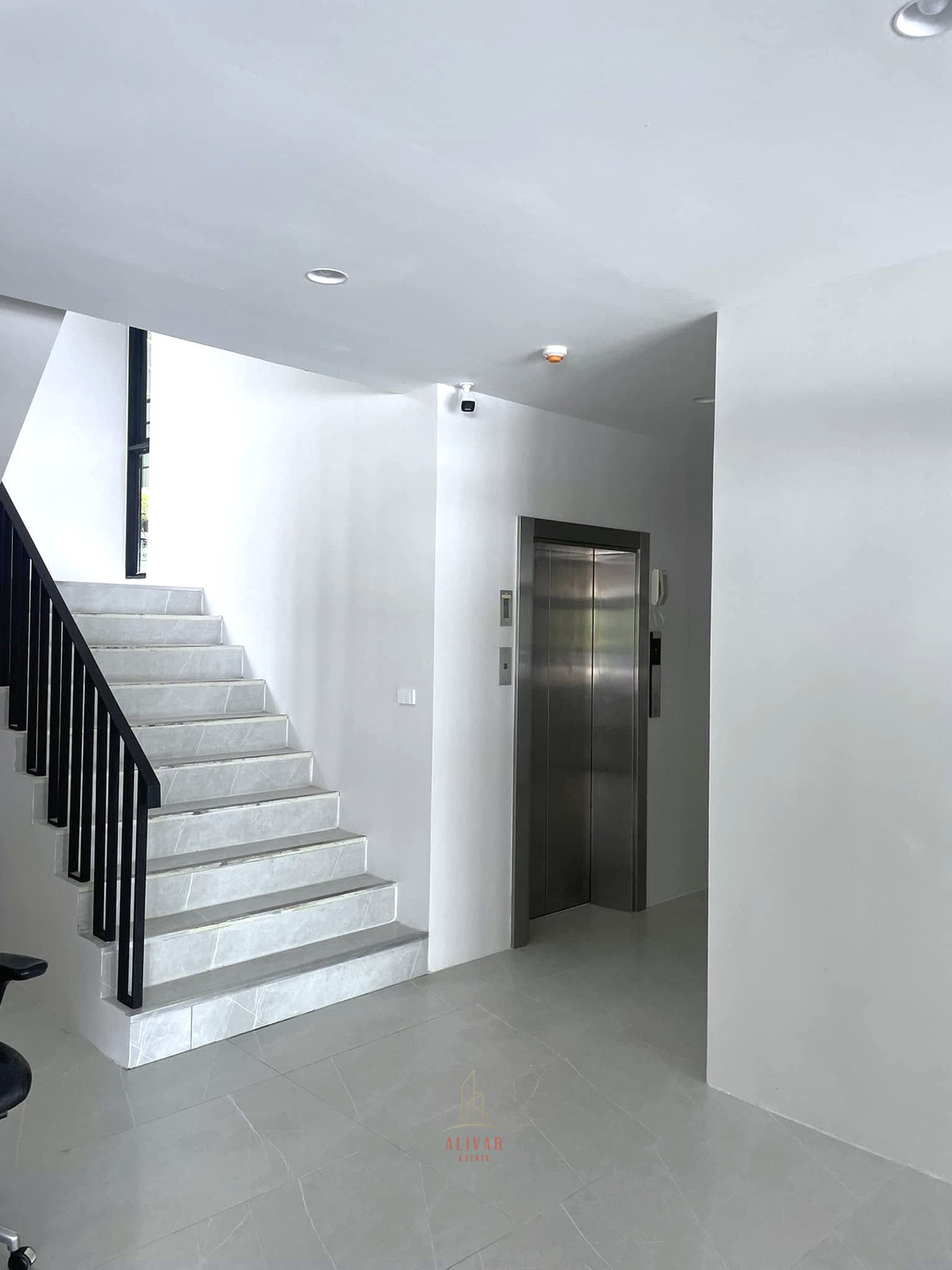 ให้เช่าอาคารพาณิชย์พัฒนาการ ศรีนครินทร์ : RB010026 ให้เช่า อาคารสำนักงานใหม่ 4 ชั้น แบ่งเช่าแยกชั้น พร้อมใช้งาน ย่าน พัฒนาการ เหมาะสำหรับ ออฟฟิศ/ สตูดิโอ/ Showroom/ คลินิก