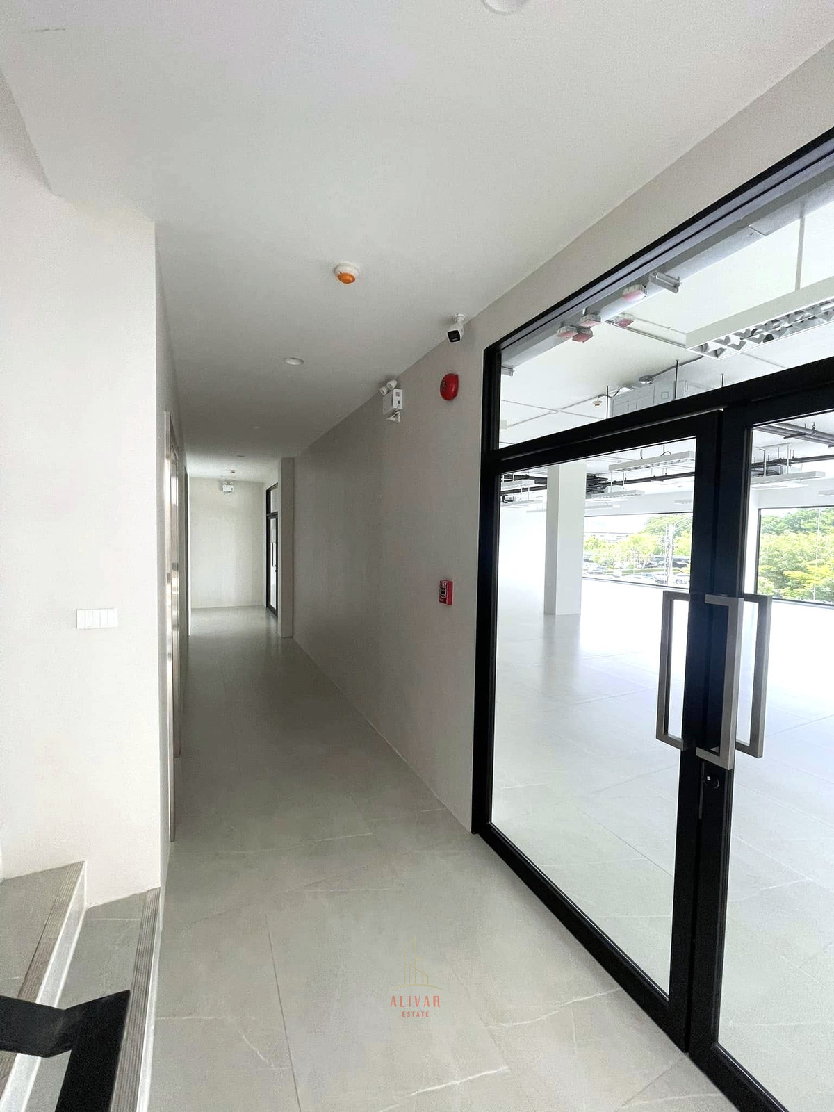 ให้เช่าอาคารพาณิชย์พัฒนาการ ศรีนครินทร์ : RB010026 ให้เช่า อาคารสำนักงานใหม่ 4 ชั้น แบ่งเช่าแยกชั้น พร้อมใช้งาน ย่าน พัฒนาการ เหมาะสำหรับ ออฟฟิศ/ สตูดิโอ/ Showroom/ คลินิก