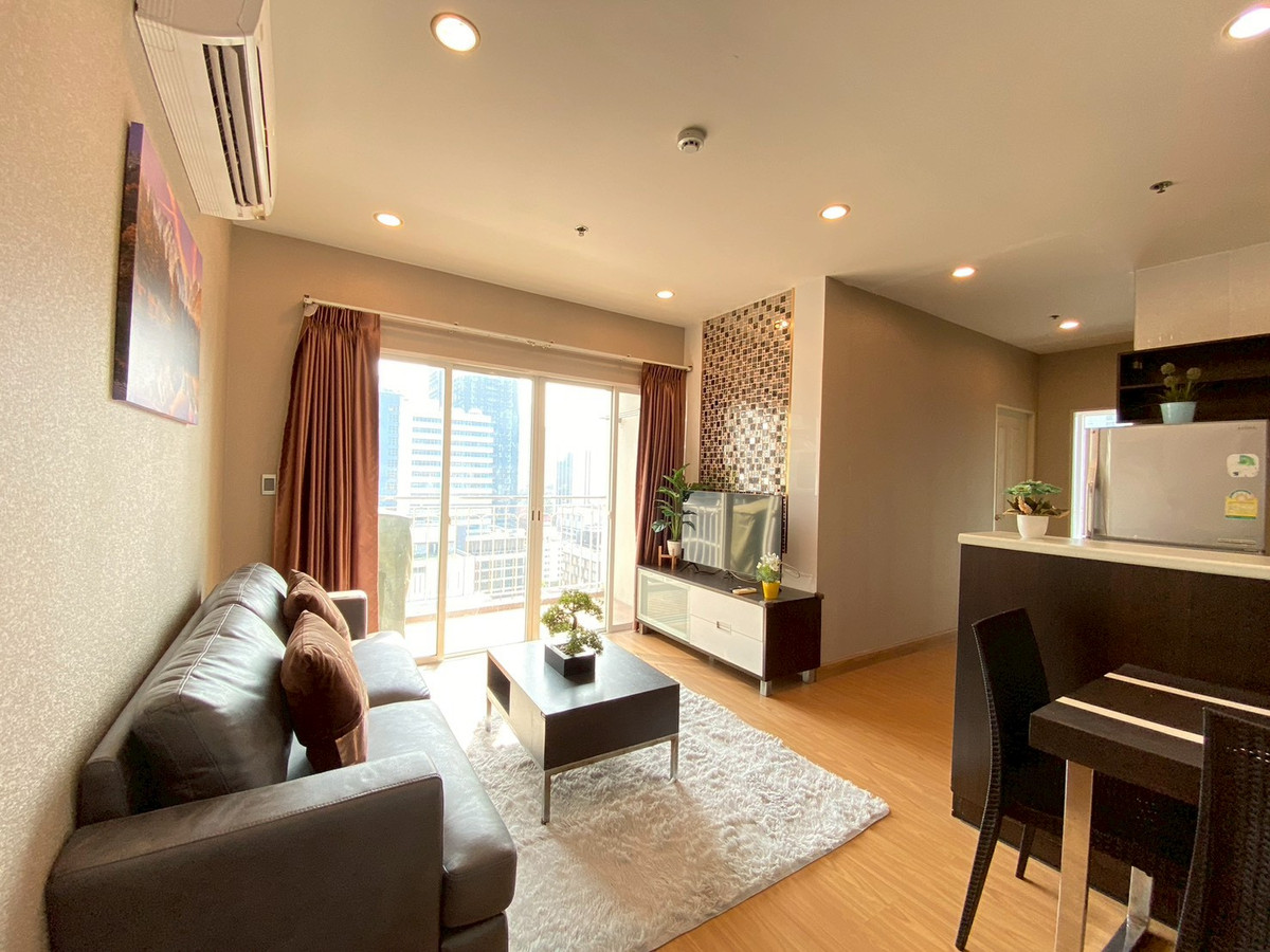 For RentCondoRatchathewi,Phayathai : Condo for rent, 2-bedrooms, 2 bathrooms, size 57 square meters, 15th floor at The Complete Ratchaprarop, near ARL Ratchaprarop.