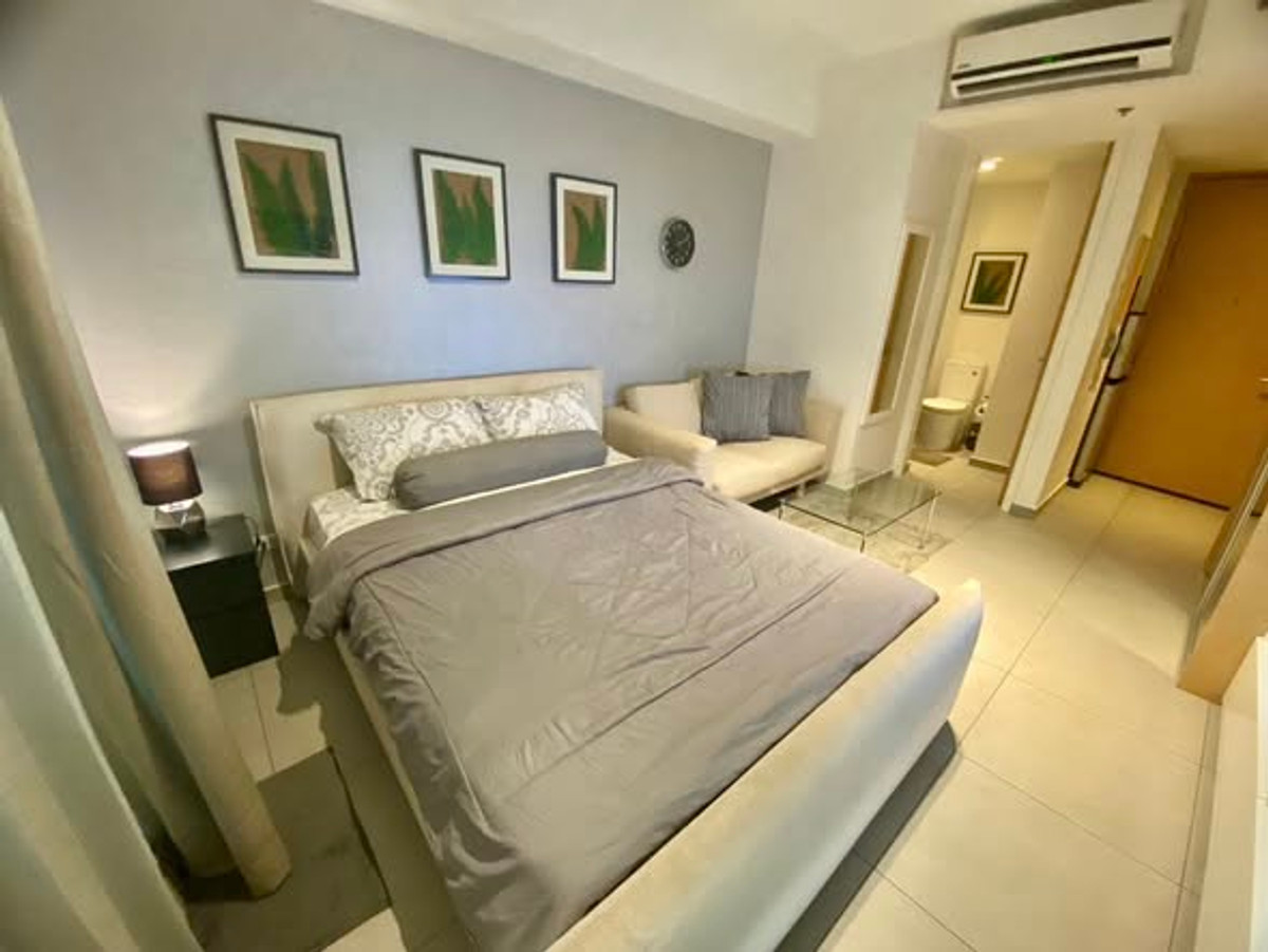 For RentCondoSukhumvit, Asoke, Thonglor : 📍 The Lofts Ekkamai | Near BTS Ekkamai 150 m. | Studio room with wide balcony.