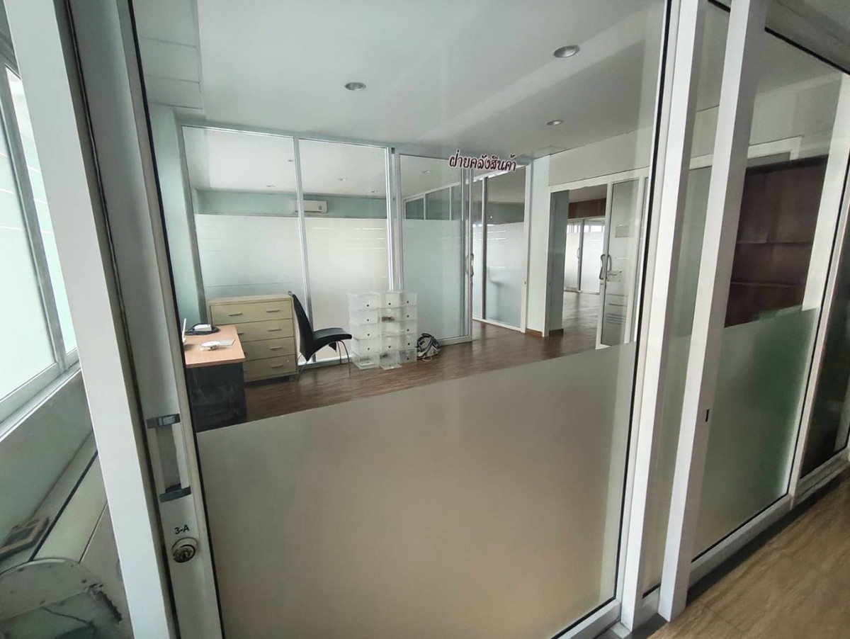 For RentOfficeBangna, Bearing, Lasalle : Business opportunity @ Bangna for rent, 6-story detached building, has elevator, parking for 10 cars, has construction permit. Engineer standard, suitable for clinics / hospitals / Saha clinics and hospitals.