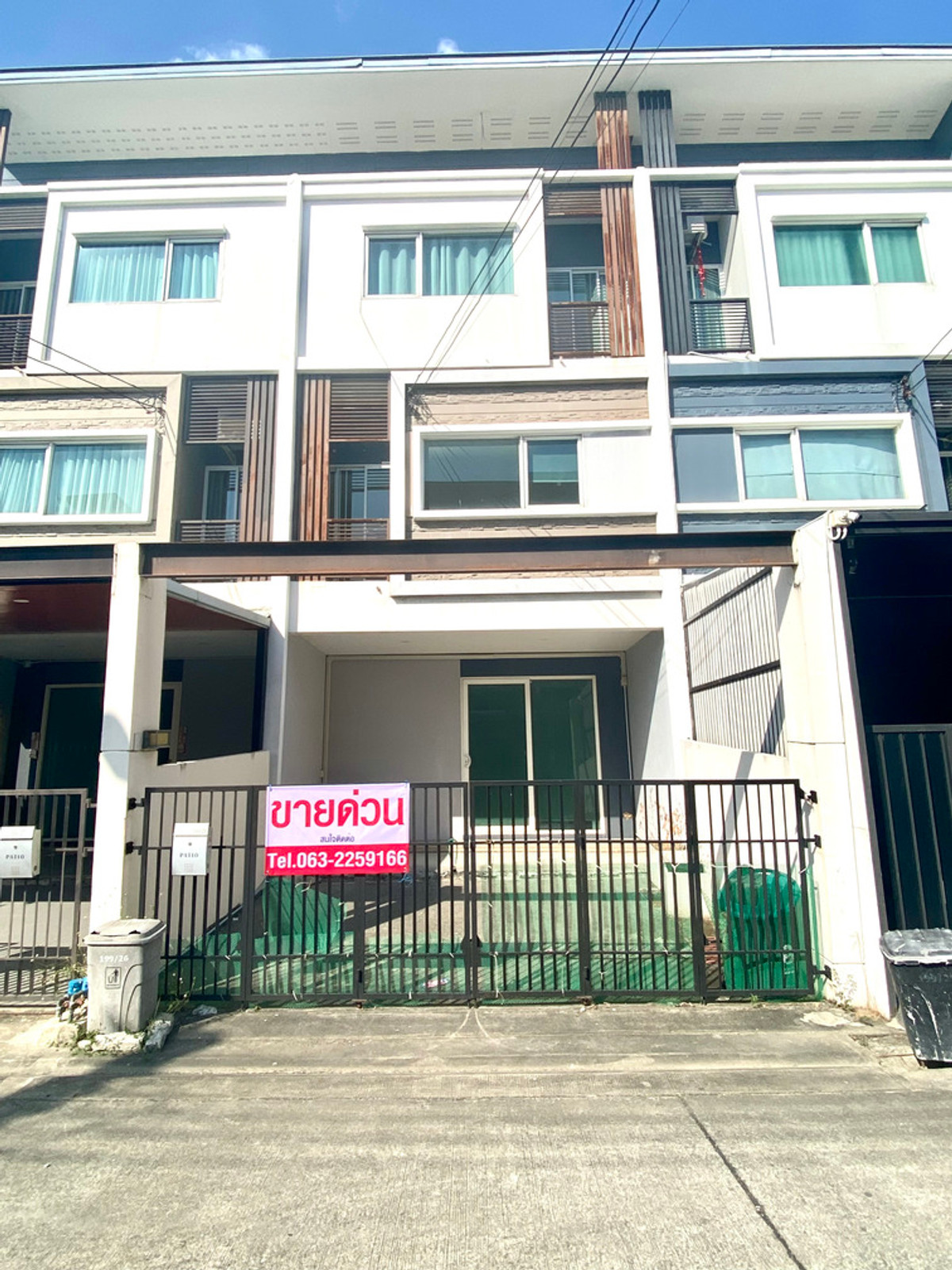 For SaleTownhomeBangna, Bearing, Lasalle : Selling at a loss, below cost, 3-story townhome, Patio Bangna Wongwaen, Soi Jemo, King Kaew 25/1 Kanchanaphisek 39, near Chularat 9 Hospital, Airport.