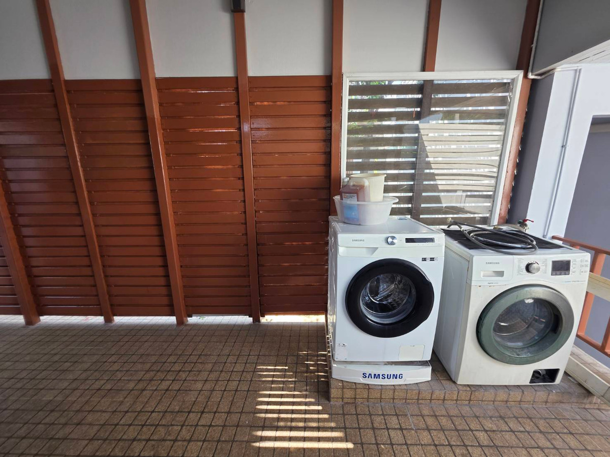 HousePattanakan, Srinakarin : Panya Village Pattanakarn 30: 195.7sqwah 600+sqm. 6bed 4bath Sell: 75,000,000 Rent: 250,000/mth. Am: 0656199198