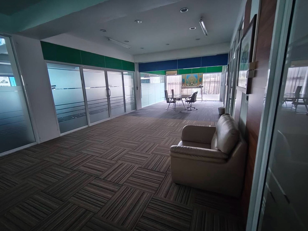 For RentOfficeBangna, Bearing, Lasalle : Business opportunity @ Bangna for rent, 6-story detached building, has elevator, parking for 10 cars, has construction permit. Engineer standard, suitable for clinics / hospitals / Saha clinics and hospitals.