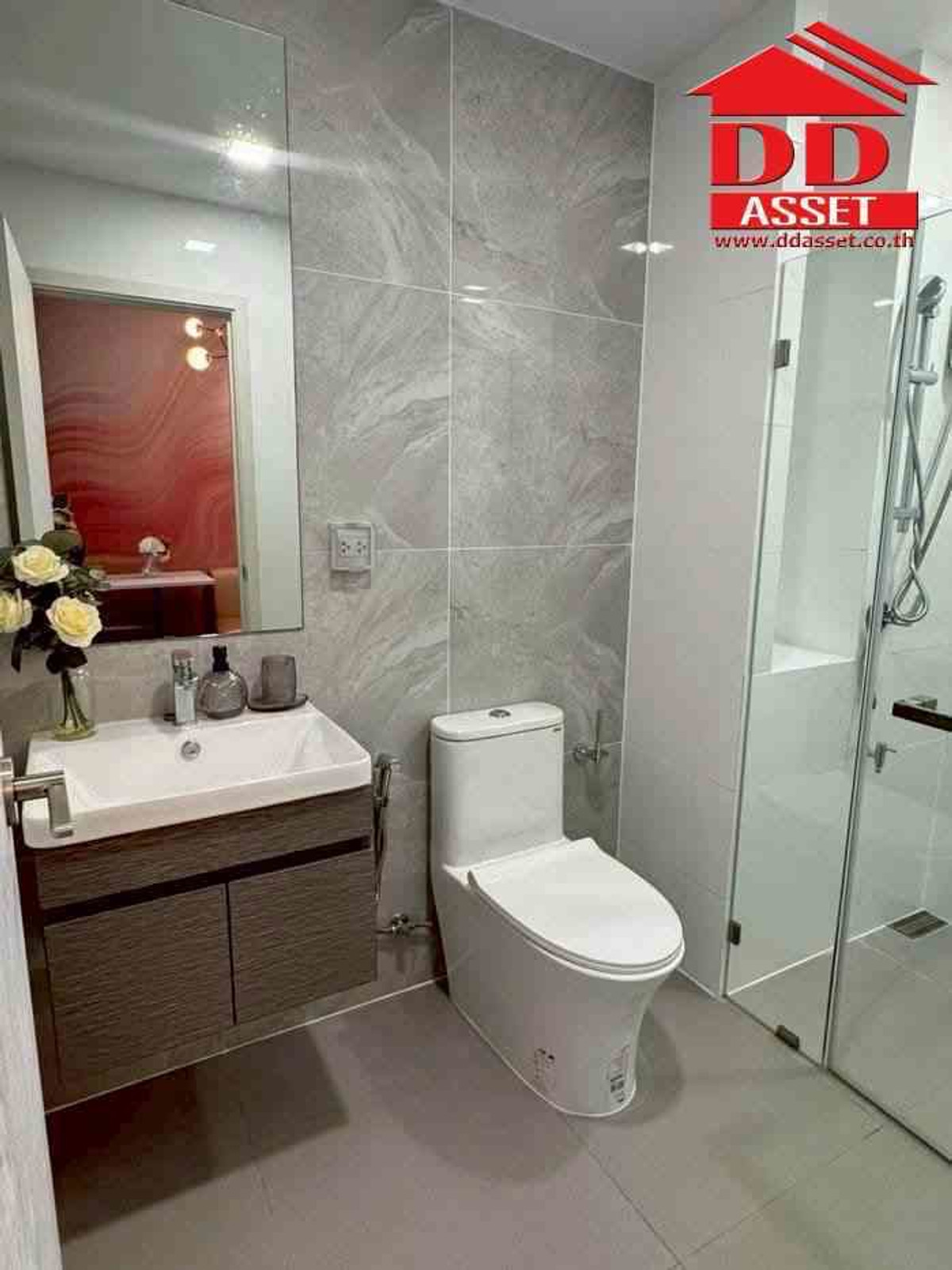 For RentCondoRamkhamhaeng, Hua Mak : For Rent Modiz Rhyme Ramkhamhaeng (Modiz Rhyme Ramkhamhaeng) Condo in the heart of Ramkhamhaeng. Near the BTS and pier. Code: C8404