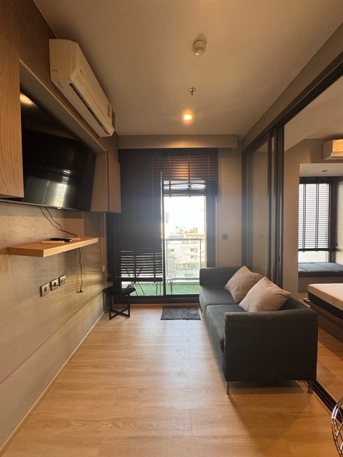 For RentCondoSapankwai,Jatujak : For rent, M Jatujak, 1 bedroom, price 19,000 baht, contact 0869017364.