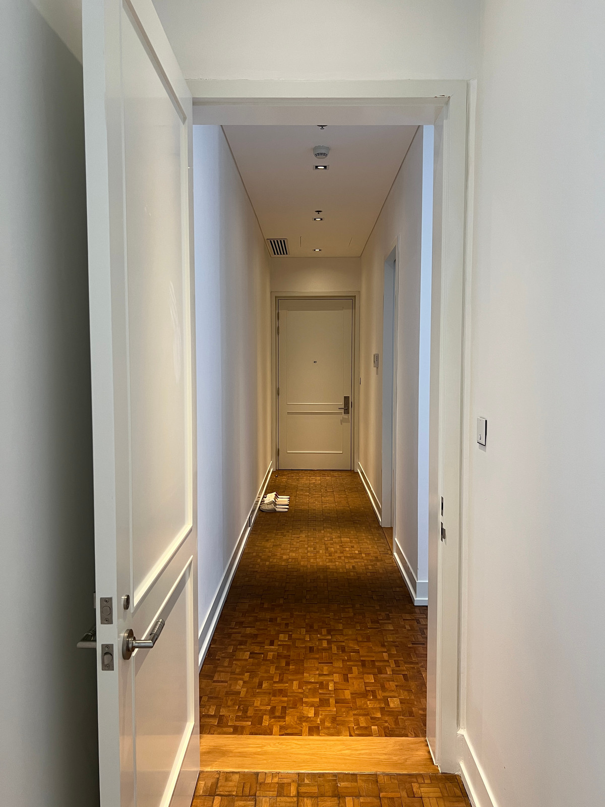 คอนโดสาทร นราธิวาส : 🚨🔥 ขายด่วน | Ritz-Carlton Residences | ห้องมุม 2 นอน | 204 ตร.ม. | ชั้น 34 | 65 ล้าน ALL-IN ⚡ ไม่มีค่าโอน ⚡ ไม่มีภาษี ⚡ ไม่มีค่าใช้จ่ายเพิ่ม | ~320K/ตร.ม. เทียบตลาด 440K/ตร.ม. 💰 ต่ำกว่าตลาด 30% 🏙️