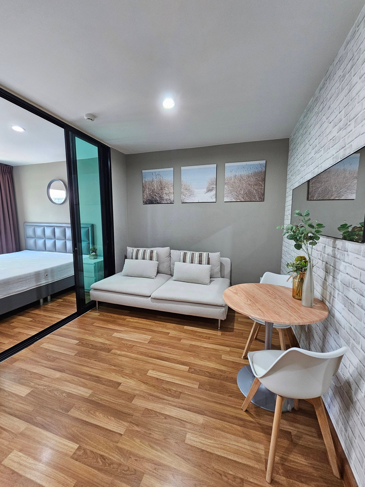 ให้เช่าคอนโดอ่อนนุช อุดมสุข : “ปล่อยเช่าคอนโด รีเจ้นท์ โฮม สุขุมวิท 81 ชั้น 4 ห้องมุม ทำเลดีใกล้ BTS อ่อนนุช 700 ม (มีบริการ Shuttle รับส่ง)  พร้อมเฟอร์นิเจอร์และเครื่องใช้ไฟฟ้า