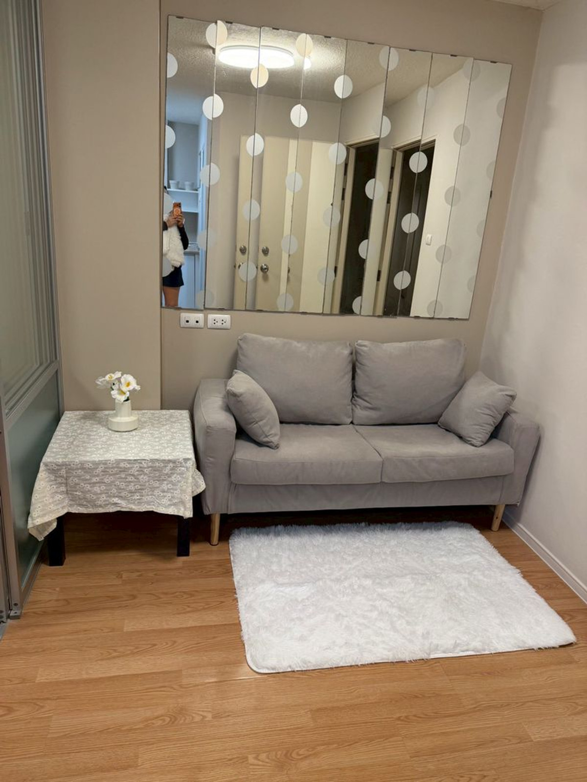 ให้เช่าคอนโดลาดกระบัง สุวรรณภูมิ : #ให้เช่าห้องrenovateใหม่ 7000 บาท #24ตรม คอนโด LPN ลุมพินี อ่อนนุช-ลาดกระบัง 1 ใกล้ Airport Link และสนามบินสุวรรณภูมิ ตั้งอยู่ริมถนนอ่อนนุช-ลาดกระบัง ติดถนนใหญ่ ตรงข้ามตลาดวัดลานบุญ #เครื่องใช้ไฟฟ้าครบ #ใกล้สุวรรณภูมิ #วิวสระว่ายน้ำ 