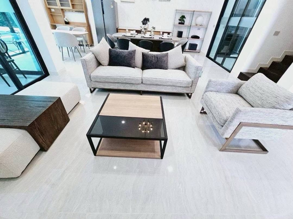 For RentHouseYothinpattana,CDC : Luxury three-storey pool villa with a private lift, fully furnished and ready to move in