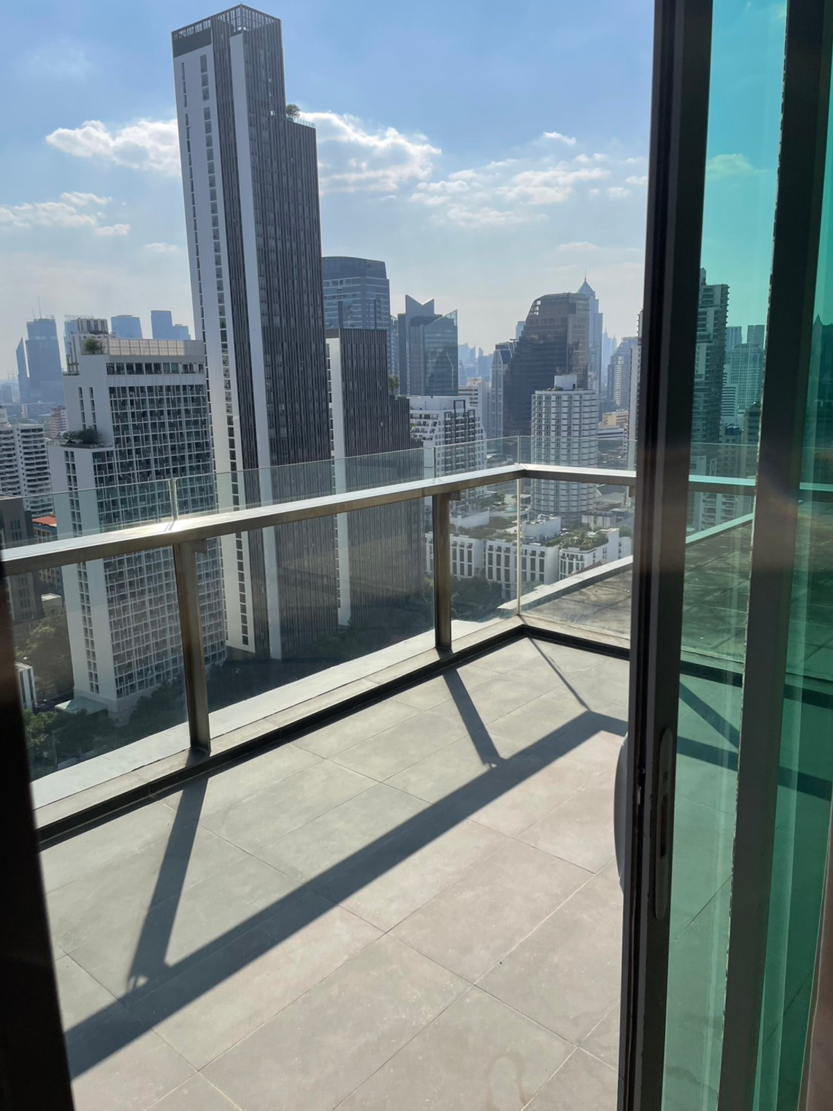 ให้เช่าคอนโดสุขุมวิท อโศก ทองหล่อ : เดอะ รูม สุขุมวิท 21 Penthouses หรู วิวเมือง  เฟอร์นิเจอร์ครบ พร้อมเข้าอยู่ ราคา 55000 บาท จองด่วน!!!