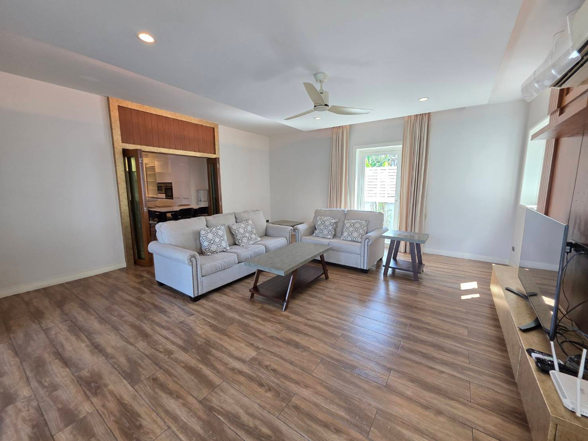 HousePattanakan, Srinakarin : Panya Village Pattanakarn 30: 195.7sqwah 600+sqm. 6bed 4bath Sell: 75,000,000 Rent: 250,000/mth. Am: 0656199198