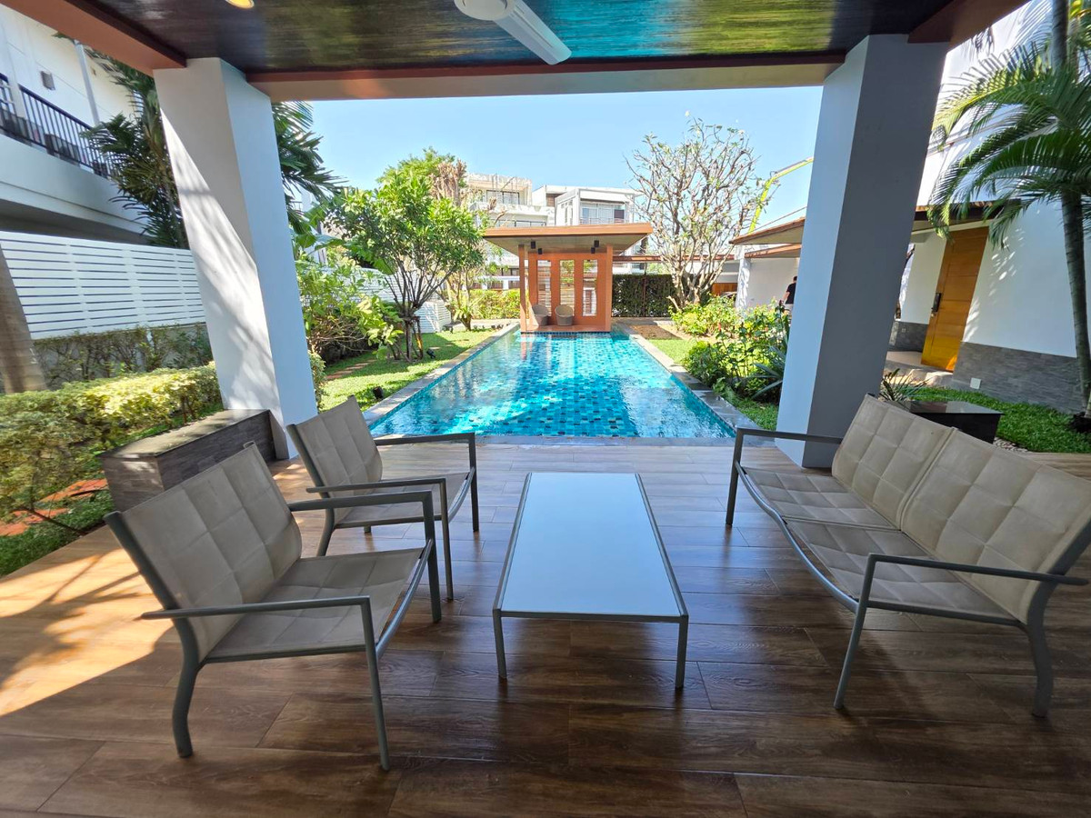 HousePattanakan, Srinakarin : Panya Village Pattanakarn 30: 195.7sqwah 600+sqm. 6bed 4bath Sell: 75,000,000 Rent: 250,000/mth. Am: 0656199198