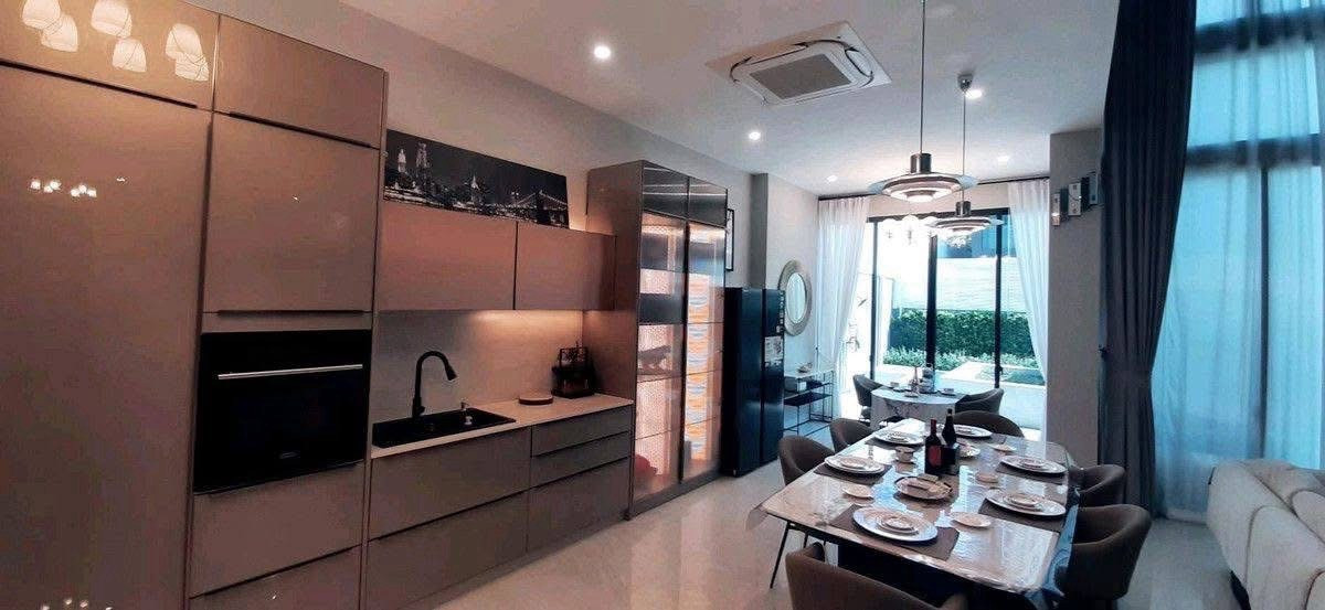 For RentHouseYothinpattana,CDC : Luxury three-storey pool villa with a private lift, fully furnished and ready to move in