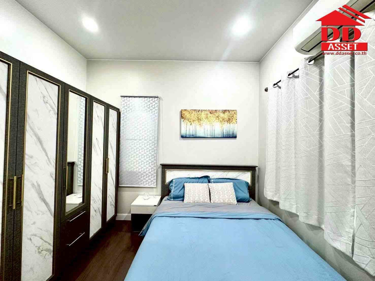 For RentHousePattanakan, Srinakarin : For Rent Setthasiri Krungthep Kreetha 2 near Brighton College International School Code: H8171