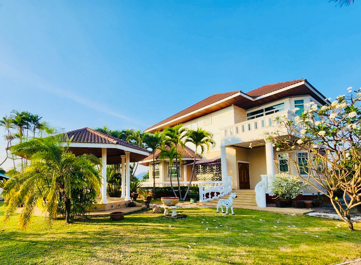 ขายบ้านชะอำ เพชรบุรี : ✨ ขายด่วน คฤหาสน์หรู 2 นาทีถึงหาดชะอำ บนที่ดิน 1 ไร่ 55 ตรว 🏡💖