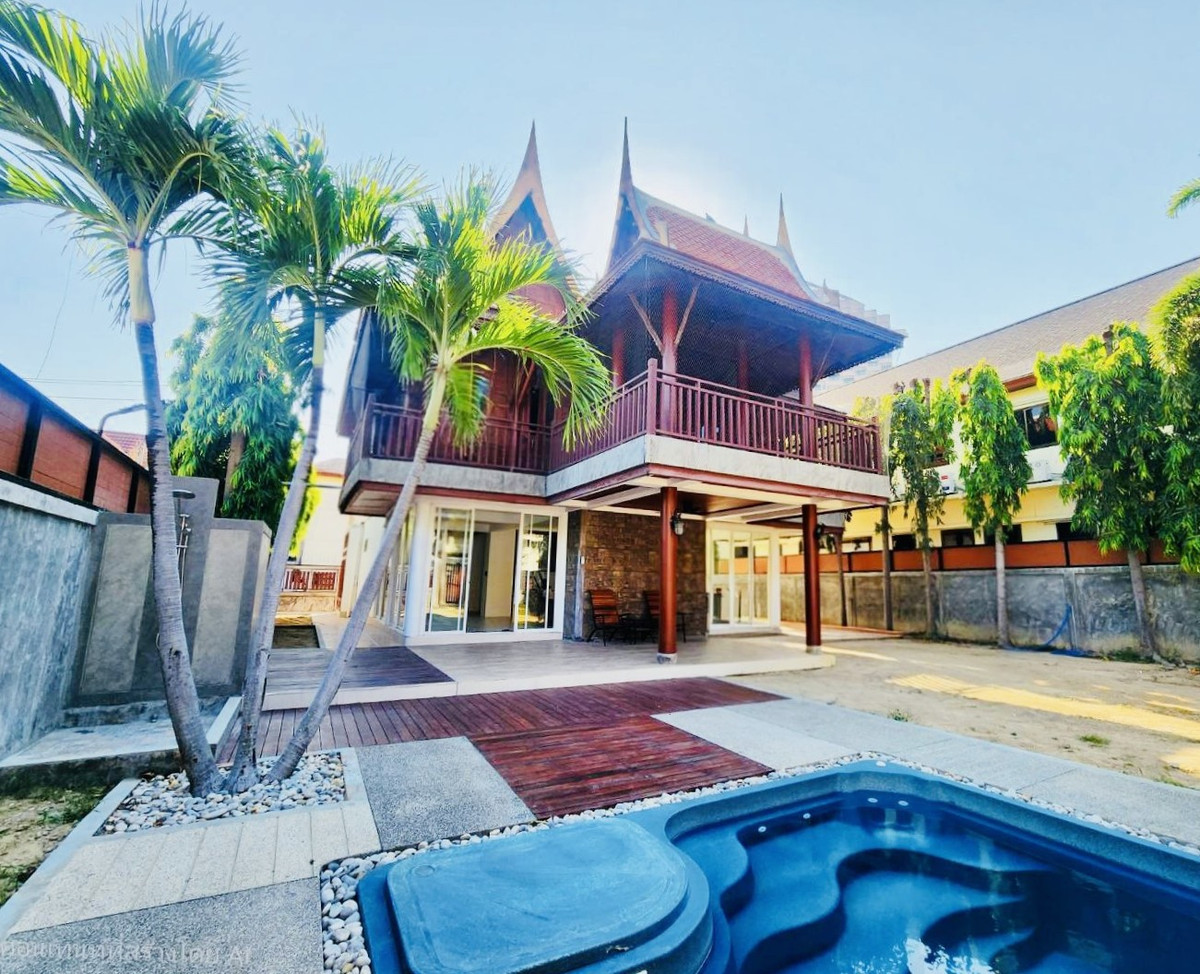 For SaleCha-am Phetchaburi : ✨ Selling Thai house pool villa, next to the sea, 2 floors, 3 bedrooms, 3 bathrooms, 1 reception hall, has a private pool, 150 sq m, 50 meters to Cha-am beach 🏡💖