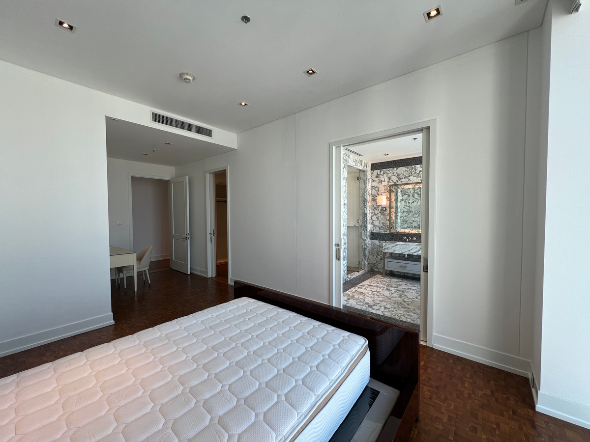 คอนโดสาทร นราธิวาส : 🚨🔥 ขายด่วน | Ritz-Carlton Residences | ห้องมุม 2 นอน | 204 ตร.ม. | ชั้น 34 | 65 ล้าน ALL-IN ⚡ ไม่มีค่าโอน ⚡ ไม่มีภาษี ⚡ ไม่มีค่าใช้จ่ายเพิ่ม | ~320K/ตร.ม. เทียบตลาด 440K/ตร.ม. 💰 ต่ำกว่าตลาด 30% 🏙️