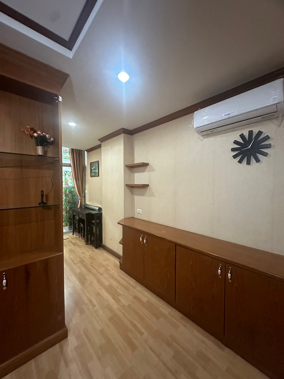 For RentCondoRatchadapisek, Huaikwang, Suttisan : Condo for rent Ratchada, large comfortable room, very good location, Soi Ratchada 18, near Central Rama 9 MRT Huai Khwang!
