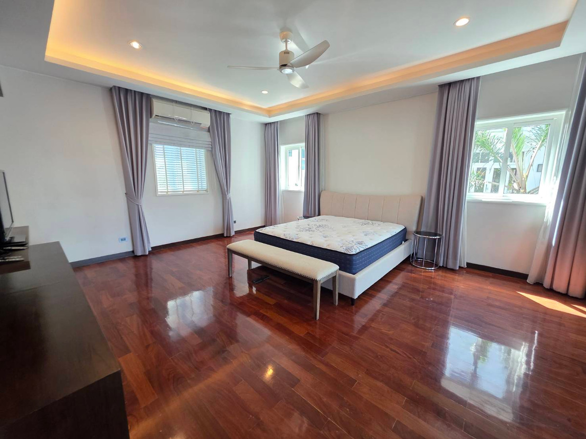 HousePattanakan, Srinakarin : Panya Village Pattanakarn 30: 195.7sqwah 600+sqm. 6bed 4bath Sell: 75,000,000 Rent: 250,000/mth. Am: 0656199198