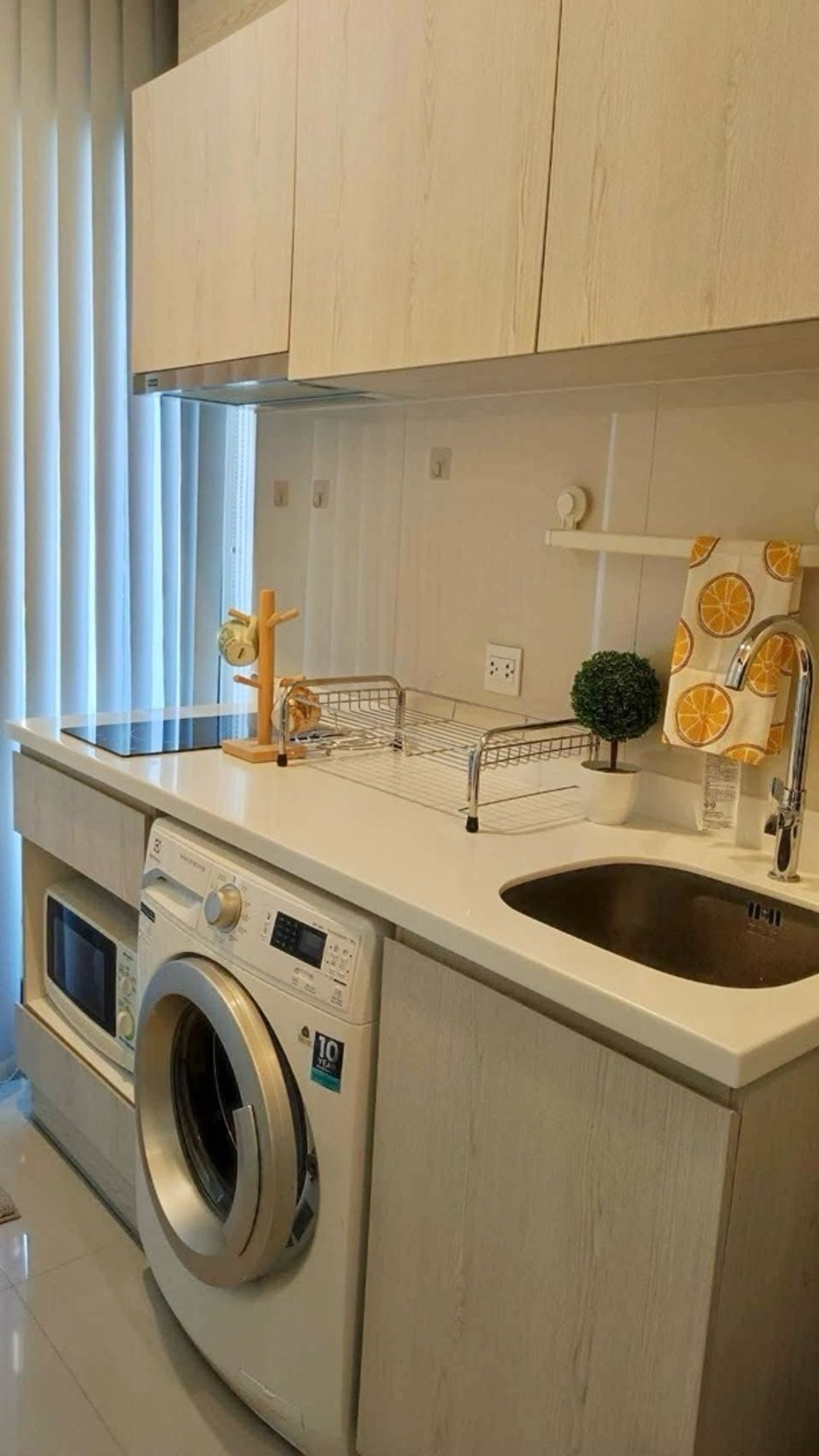 ให้เช่าคอนโดพระราม 9 เพชรบุรีตัดใหม่ RCA : 📍โครงการ : Life Asoke (ไลฟ์ อโศก)🚝 ใกล้ : MRT เพชรบุรี | Airport Rail Link มักกะสัน💵 ราคาเช่า : 17,000 บาท / เดือน