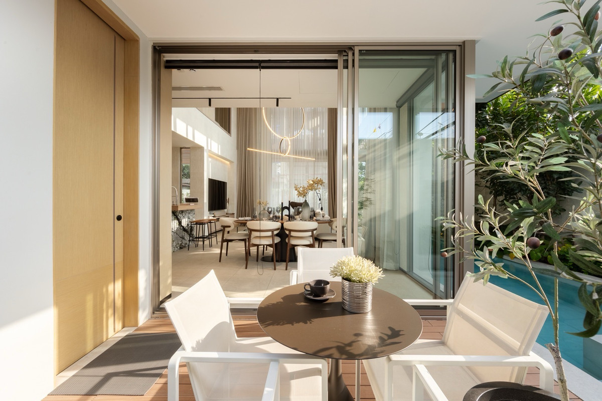 For SaleHouseAri,Anusaowaree : 🔥Last house in the project🔥 Sample house, decorated and ready to move in, size 550 Sq.m, 5 bedrooms, 4 bathrooms, special price 95 million baht, make an appointment to view the project 086-795-9997 (Jimmy)