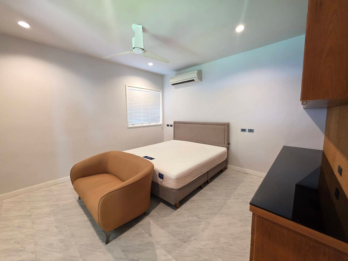 HousePattanakan, Srinakarin : Panya Village Pattanakarn 30: 195.7sqwah 600+sqm. 6bed 4bath Sell: 75,000,000 Rent: 250,000/mth. Am: 0656199198