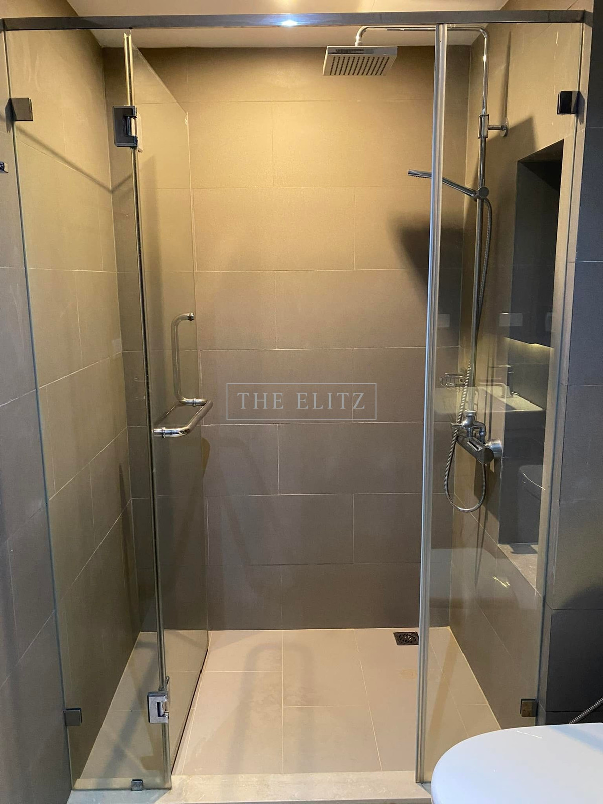 For RentCondoSilom, Saladaeng, Bangrak : ✨ Private Oasis ✨ Klass Silom, small units, not chaotic, quiet atmosphere like being at home in the heart of the city 🎉