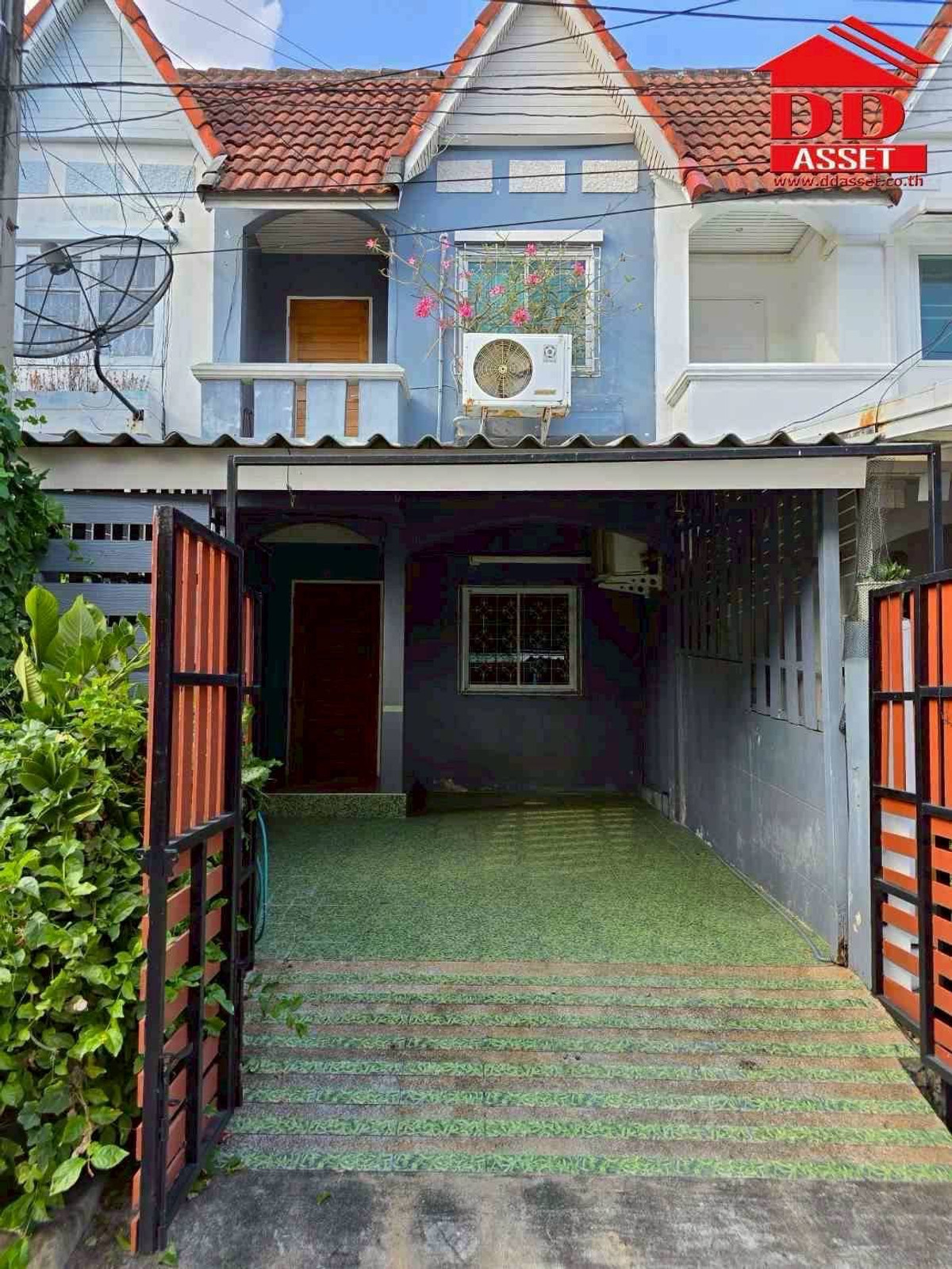 ขายทาวน์โฮมอ่อนนุช อุดมสุข : ขายทาวน์เฮ้าส์ 2ชั้น หมู่บ้านธรรมสาธิตวิลล่า ซอยวชิรธรรม57  ทำเลดีติดรถไฟฟ้าสถานีปุณวิถี  รหัส : T8231