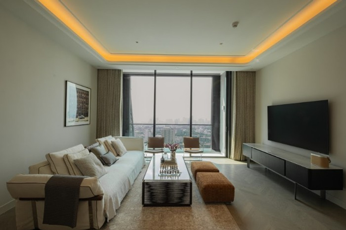For RentCondoWitthayu, Chidlom, Langsuan, Ploenchit : Luxury 2BR High-Floor Condo for Rent at One 89 Wireless One Bangkok