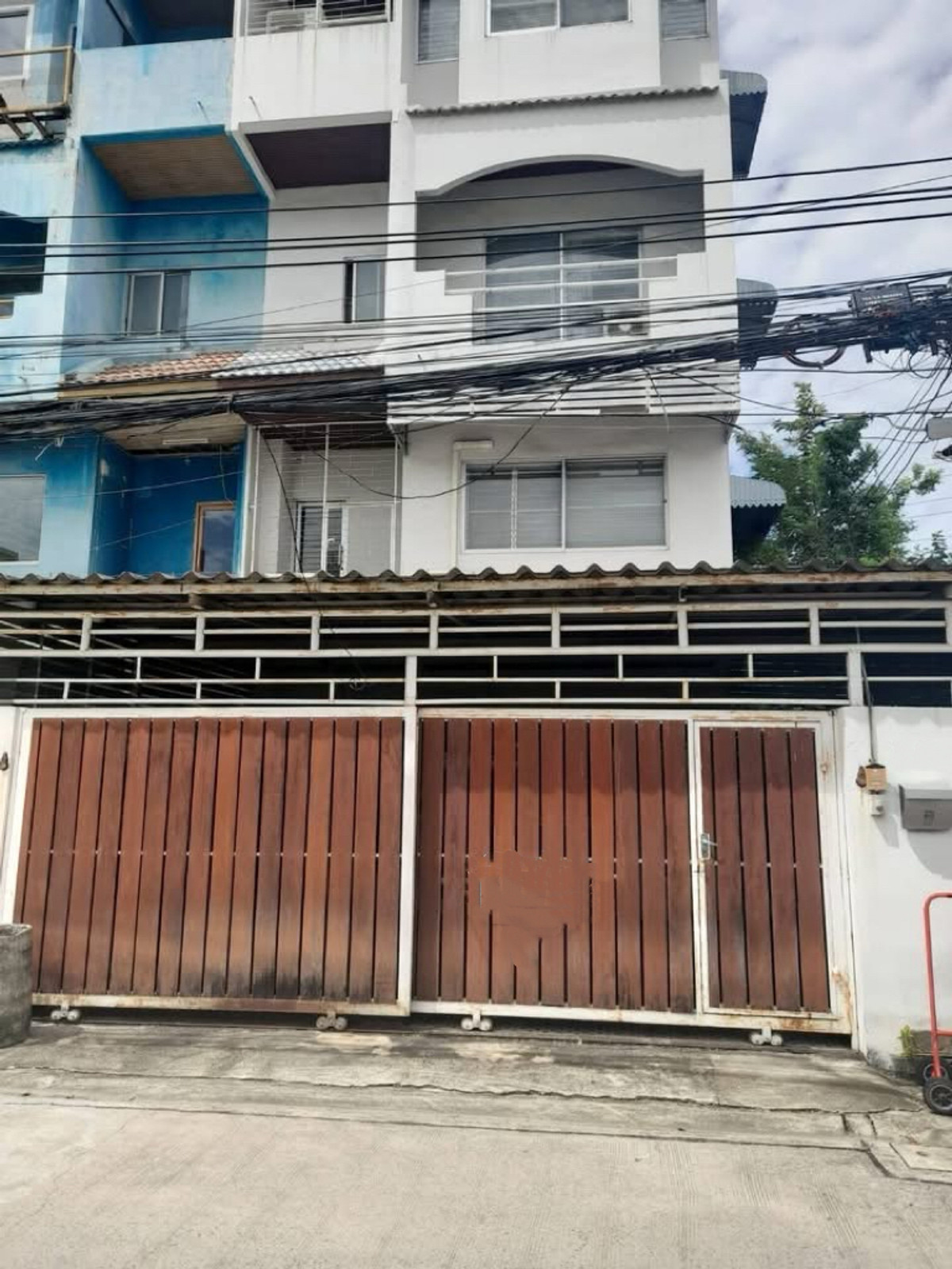 ให้เช่าทาวน์โฮมลาดพร้าว เซ็นทรัลลาดพร้าว : ให้เช่าบ้าน 4 ชั้น ลาดพร้าว 18 ใกล้รถไฟฟ้า MRT ลาดพร้าว และเซ็นทรัลลาดพร้าว