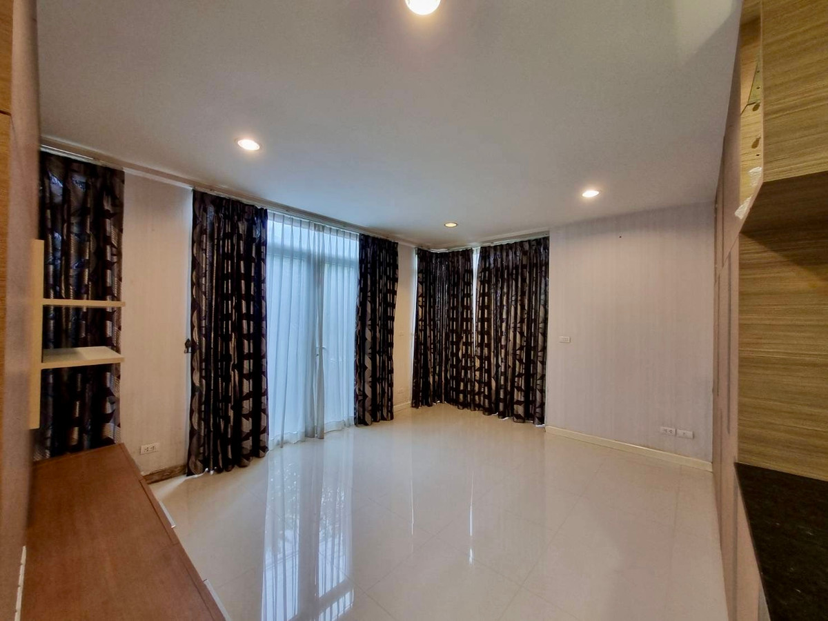 ขายบ้านลาดพร้าว เซ็นทรัลลาดพร้าว : เดอะ แกลเลอรี่ เฮ้าส์ 1 / 3 ห้องนอน (ขาย), The Gallery House 1 / 3 Bedrooms (FOR SALE) TPM315