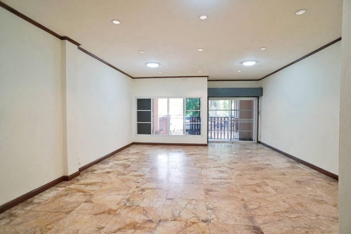 ขายโฮมออฟฟิศเลียบทางด่วนรามอินทรา : ขายโฮมออฟฟิศ 4ชั้น ซอยประดิษฐ์มนูธรรม10 เรียบด่วนเอกมัยรามอินทรา เยื้องเซ็นทรัลอีสต์วิลล์ 350ตารางเมตร