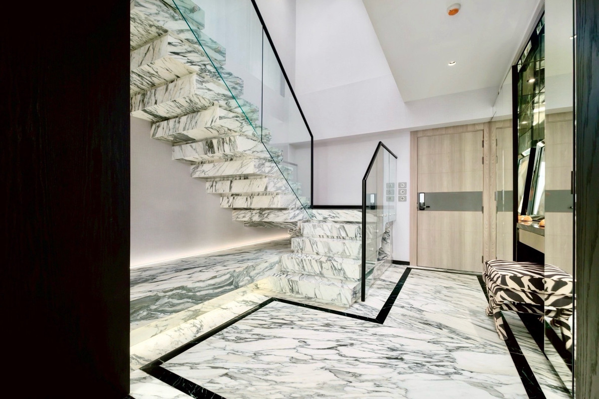 ขายคอนโดสุขุมวิท อโศก ทองหล่อ : เพนท์เฮาส์ดูเพล็กซ์ขนาดใหญ่ พร้อมอยู่ ในซอยสุขุมวิท 31