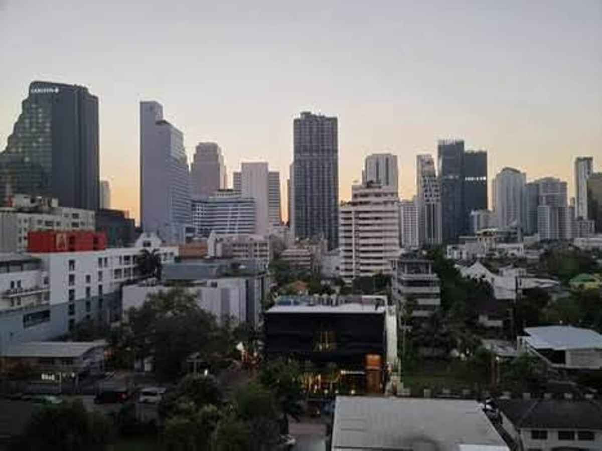 For RentCondoSukhumvit, Asoke, Thonglor : ▚ LF176ツ For Rent: Noble Around Sukhumvit 33 – 1 Bed 27.21 sqm. ⚡🏙️ Rare Unit, Unblocked Asoke View, Only 550m to BTS Phrom Phong, Great Deal!