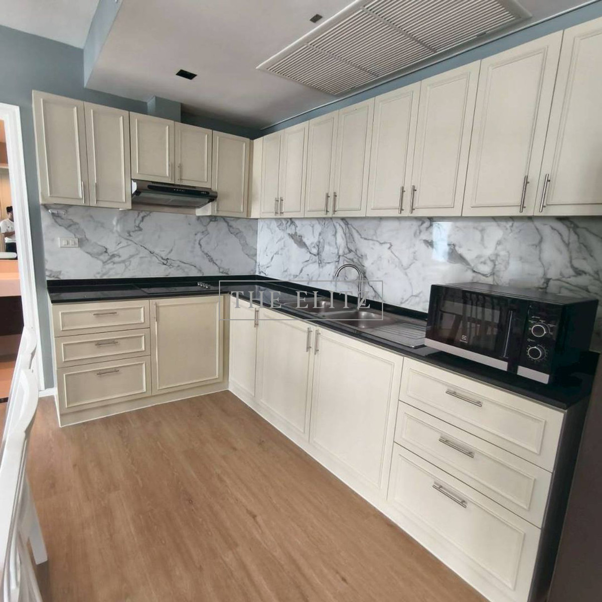 For RentCondoSukhumvit, Asoke, Thonglor : ✨ Connect every trip. Noble Remix has a Skywalk connecting directly to the building. Dont be afraid of the sun. Dont be afraid of the rain ❤️