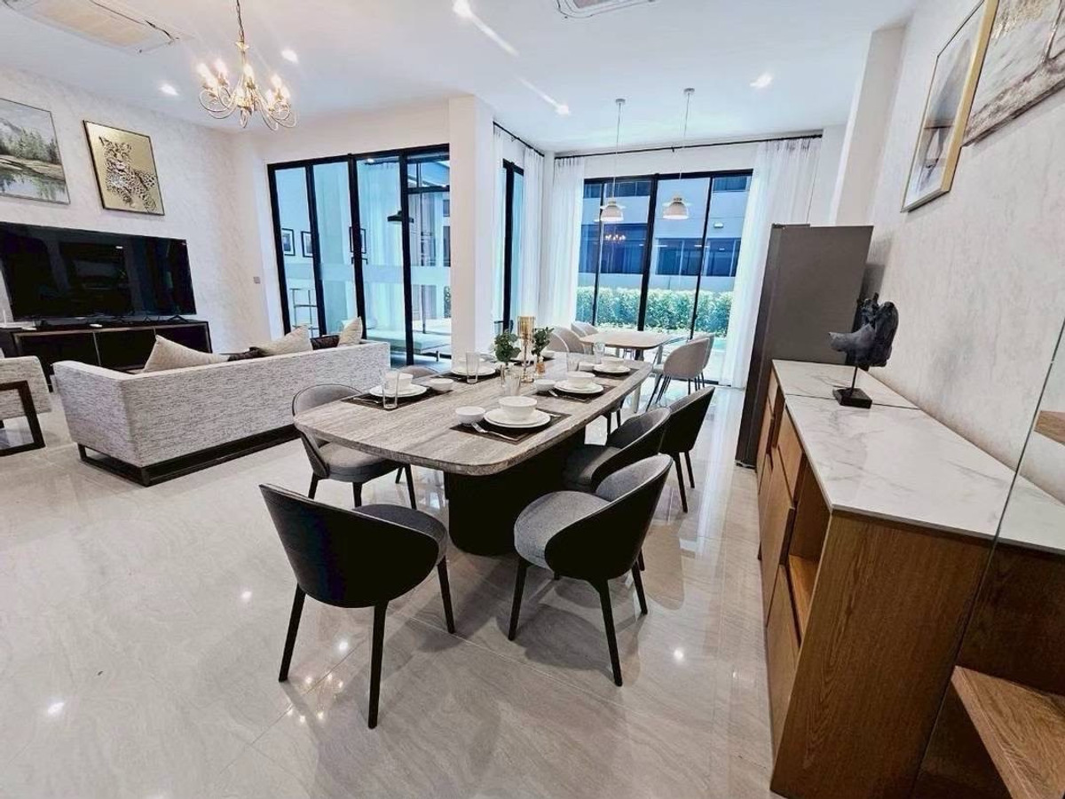 For RentHouseYothinpattana,CDC : Luxury three-storey pool villa with a private lift, fully furnished and ready to move in