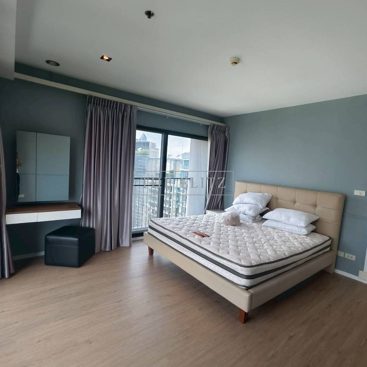 For RentCondoSukhumvit, Asoke, Thonglor : ✨ Connect every trip. Noble Remix has a Skywalk connecting directly to the building. Dont be afraid of the sun. Dont be afraid of the rain ❤️