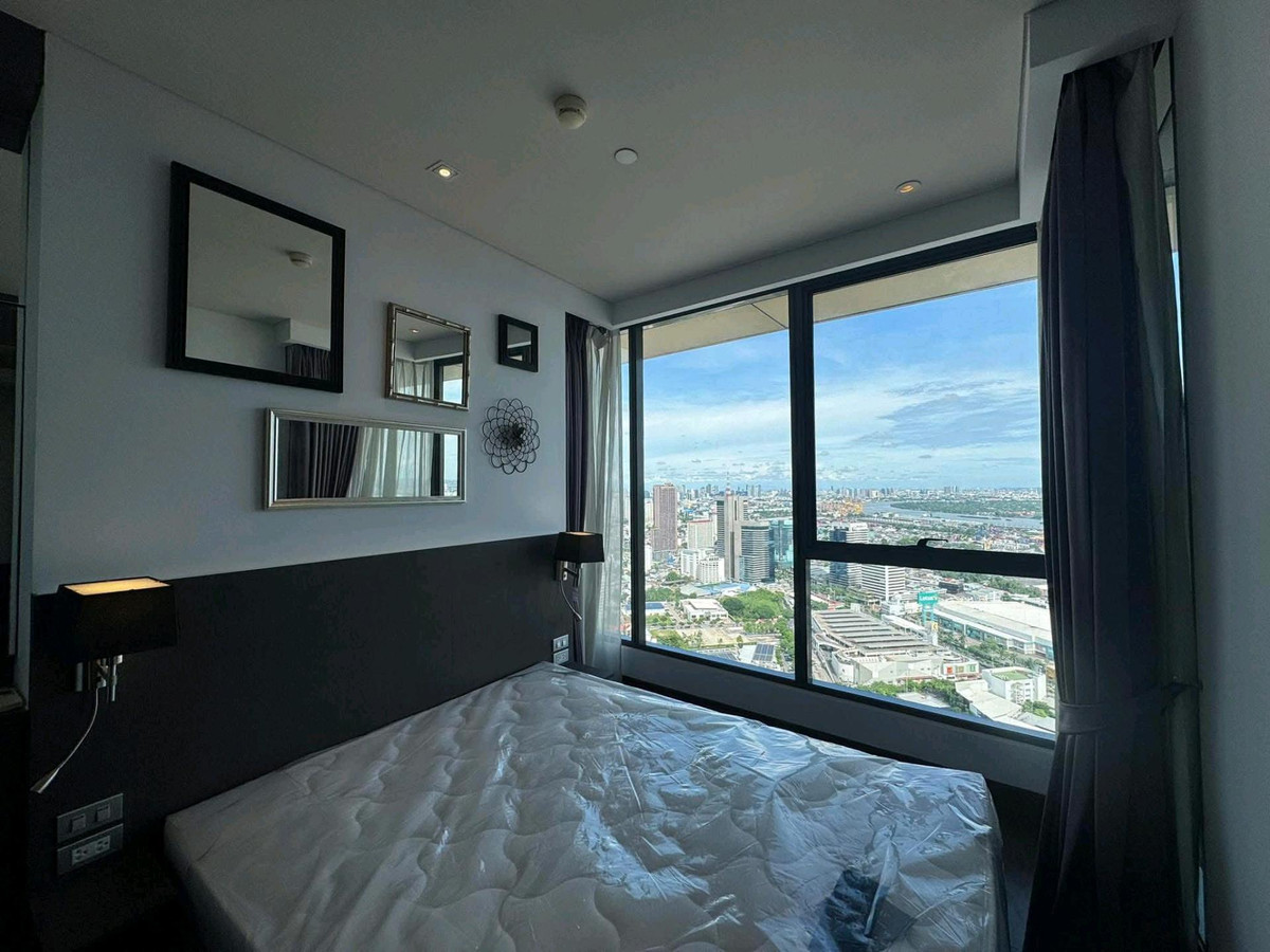 For RentCondoSukhumvit, Asoke, Thonglor : ✨ A rare high room with a beautiful view of the river curve. In the heart of Sukhumvit, near BTS Phrom Phong, convenient travel.