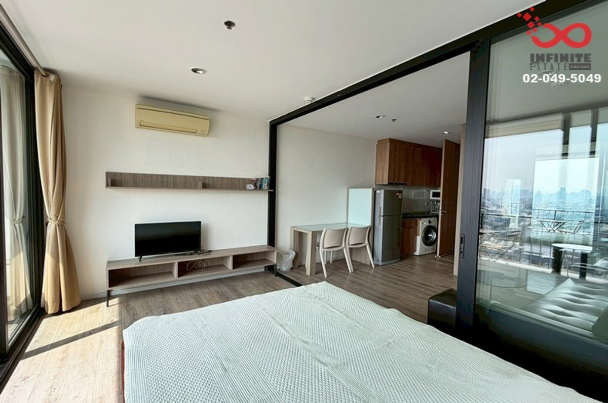 For SaleCondoLadprao, Central Ladprao : Condo for sale, The Issara Lat Phrao, 34 sq m., 22nd floor, near MRT Lat Phrao.